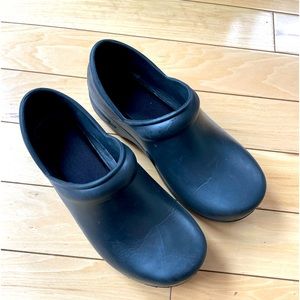 Anywear Guardian Angel Slip On Clog Black